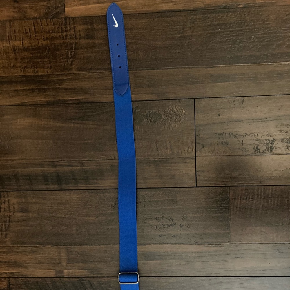 Girls Nike softball belt